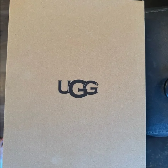 UGG Chestnut Shearling Ankle Boots - Picture 5 of 6